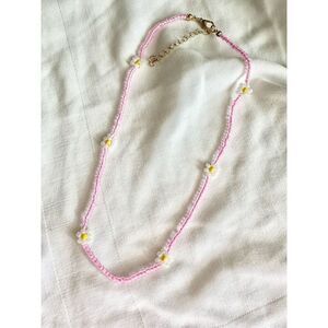 Light pink color beaded Daisy chain necklace